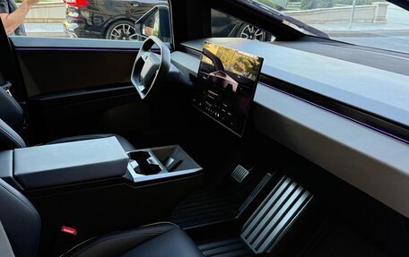 Tesla Cybertruck, 2024 год, 8 500 000 рублей, 14 фотография
