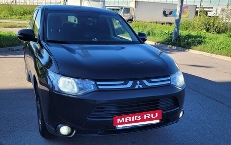Mitsubishi Outlander III рестайлинг 3, 2012 год, 900 000 рублей, 2 фотография