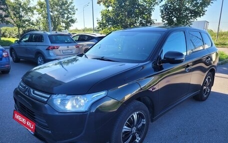 Mitsubishi Outlander III рестайлинг 3, 2012 год, 900 000 рублей, 4 фотография
