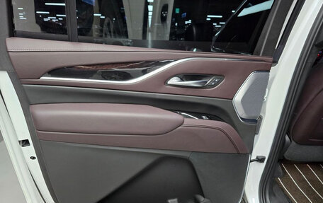 Cadillac Escalade V, 2023 год, 12 422 880 рублей, 13 фотография