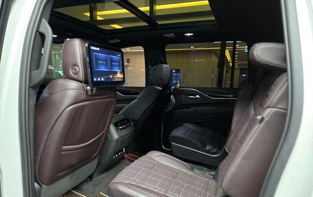 Cadillac Escalade V, 2023 год, 12 422 880 рублей, 19 фотография