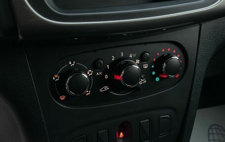 Renault Logan II, 2015 год, 779 000 рублей, 18 фотография