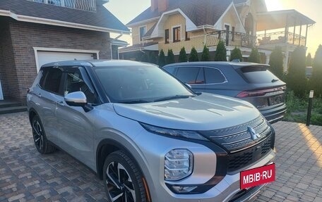 Mitsubishi Outlander, 2021 год, 2 200 000 рублей, 3 фотография