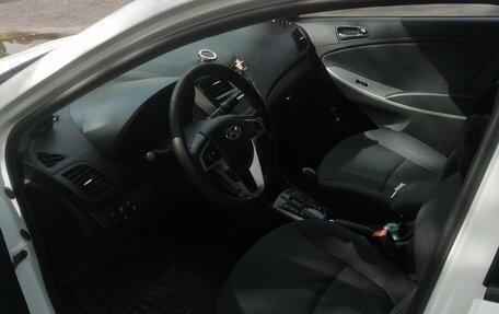 Hyundai Solaris II рестайлинг, 2013 год, 655 000 рублей, 8 фотография