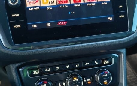 Volkswagen Tiguan II, 2018 год, 2 555 000 рублей, 19 фотография