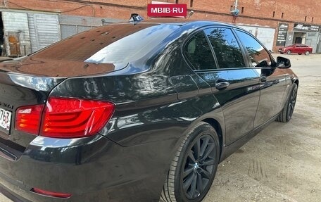 BMW 5 серия, 2011 год, 1 800 000 рублей, 6 фотография