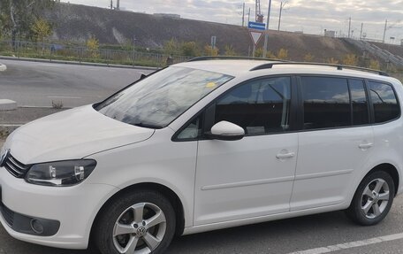 Volkswagen Touran III, 2012 год, 990 000 рублей, 4 фотография