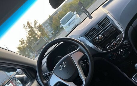 Hyundai Solaris II рестайлинг, 2011 год, 699 000 рублей, 19 фотография