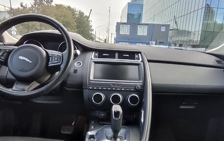 Jaguar E-Pace, 2018 год, 2 500 000 рублей, 10 фотография