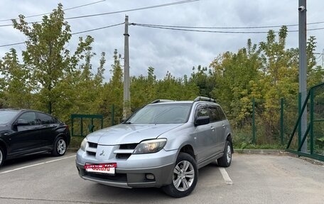 Mitsubishi Outlander III рестайлинг 3, 2005 год, 499 999 рублей, 1 фотография