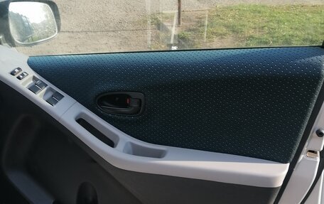Toyota Vitz, 2005 год, 600 000 рублей, 9 фотография