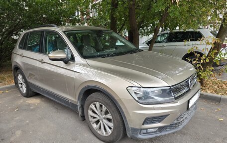 Volkswagen Tiguan II, 2018 год, 2 000 000 рублей, 2 фотография