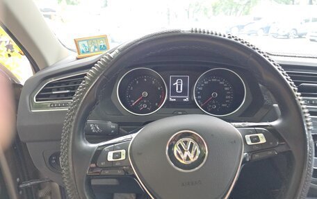Volkswagen Tiguan II, 2018 год, 2 000 000 рублей, 3 фотография