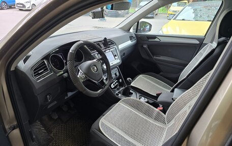 Volkswagen Tiguan II, 2018 год, 2 000 000 рублей, 5 фотография