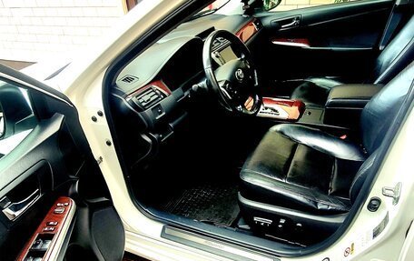 Toyota Camry, 2012 год, 2 фотография