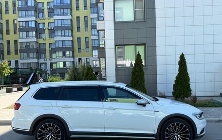 Volkswagen Passat B8 рестайлинг, 2018 год, 2 590 000 рублей, 2 фотография