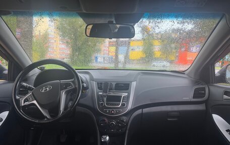 Hyundai Solaris II рестайлинг, 2015 год, 860 000 рублей, 5 фотография