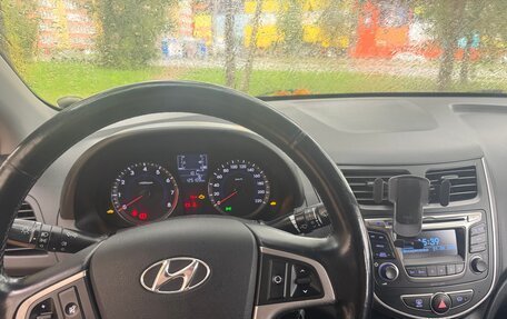 Hyundai Solaris II рестайлинг, 2015 год, 860 000 рублей, 9 фотография