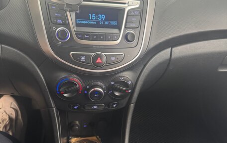 Hyundai Solaris II рестайлинг, 2015 год, 860 000 рублей, 10 фотография