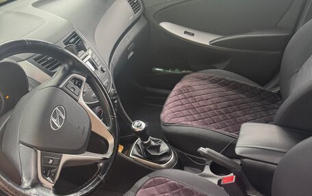 Hyundai Solaris II рестайлинг, 2015 год, 860 000 рублей, 8 фотография
