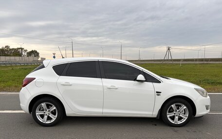 Opel Astra J, 2011 год, 510 000 рублей, 3 фотография