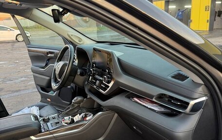 Toyota Highlander, 2022 год, 7 100 000 рублей, 5 фотография