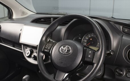 Toyota Vitz, 2017 год, 990 000 рублей, 12 фотография