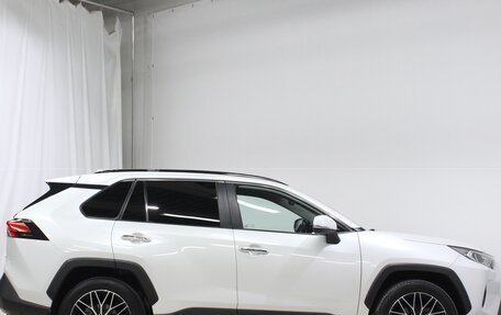 Toyota RAV4, 2019 год, 3 680 000 рублей, 8 фотография