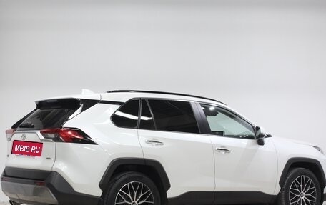 Toyota RAV4, 2019 год, 3 680 000 рублей, 7 фотография