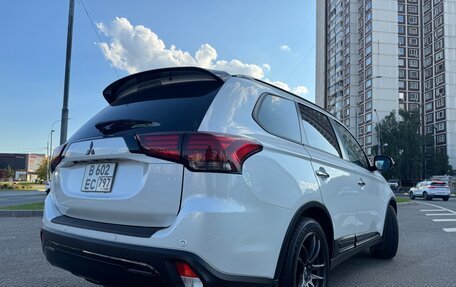 Mitsubishi Outlander III рестайлинг 3, 2021 год, 3 200 000 рублей, 3 фотография