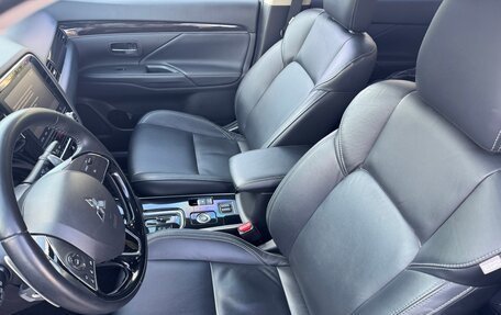 Mitsubishi Outlander III рестайлинг 3, 2021 год, 3 200 000 рублей, 6 фотография