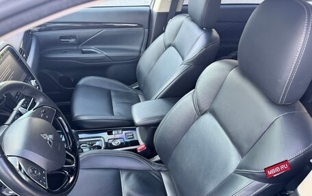 Mitsubishi Outlander III рестайлинг 3, 2021 год, 3 200 000 рублей, 7 фотография