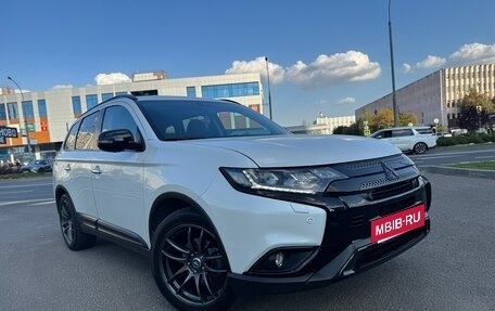 Mitsubishi Outlander III рестайлинг 3, 2021 год, 3 200 000 рублей, 5 фотография