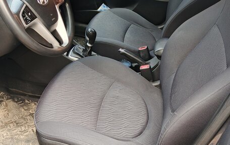 Hyundai Solaris II рестайлинг, 2011 год, 740 000 рублей, 1 фотография