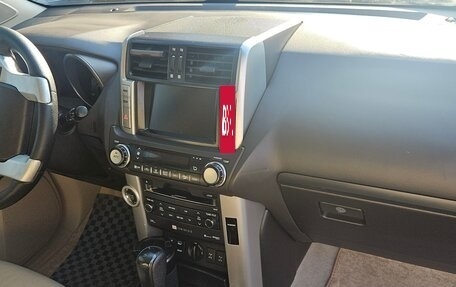 Toyota Land Cruiser Prado 150 рестайлинг 2, 2010 год, 2 850 000 рублей, 28 фотография