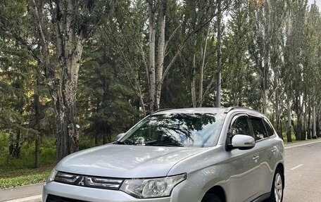 Mitsubishi Outlander III рестайлинг 3, 2012 год, 1 420 000 рублей, 8 фотография