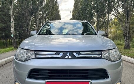 Mitsubishi Outlander III рестайлинг 3, 2012 год, 1 420 000 рублей, 2 фотография
