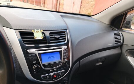 Hyundai Solaris II рестайлинг, 2011 год, 740 000 рублей, 5 фотография