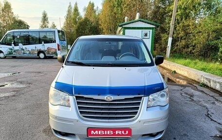 Chrysler Town & Country V рестайлинг, 2010 год, 1 250 000 рублей, 1 фотография