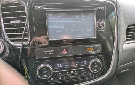 Mitsubishi Outlander III рестайлинг 3, 2012 год, 1 540 000 рублей, 13 фотография