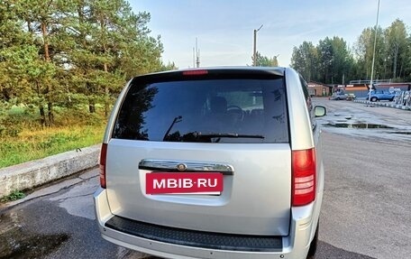 Chrysler Town & Country V рестайлинг, 2010 год, 1 250 000 рублей, 4 фотография