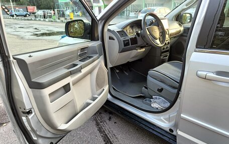 Chrysler Town & Country V рестайлинг, 2010 год, 1 250 000 рублей, 9 фотография