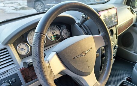 Chrysler Town & Country V рестайлинг, 2010 год, 1 250 000 рублей, 10 фотография