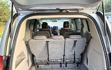 Chrysler Town & Country V рестайлинг, 2010 год, 1 250 000 рублей, 8 фотография