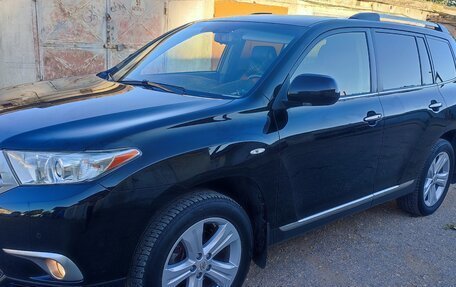 Toyota Highlander III, 2012 год, 2 400 000 рублей, 2 фотография