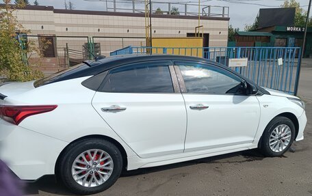Hyundai Solaris II рестайлинг, 2019 год, 950 000 рублей, 4 фотография