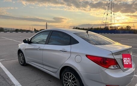 Hyundai Solaris II рестайлинг, 2012 год, 830 000 рублей, 2 фотография