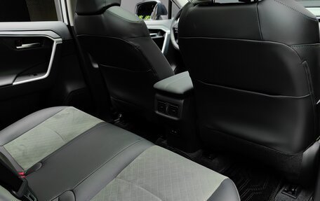 Toyota RAV4, 2025 год, 4 200 000 рублей, 21 фотография