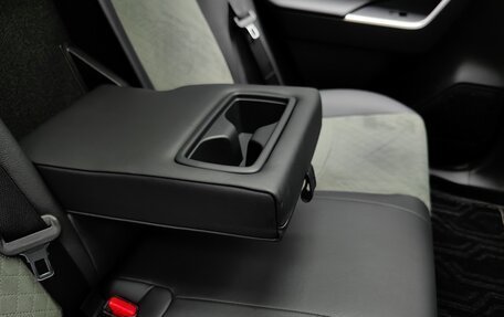 Toyota RAV4, 2025 год, 4 200 000 рублей, 22 фотография