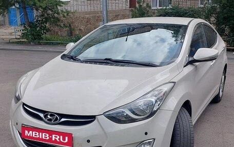 Hyundai Elantra V, 2012 год, 900 000 рублей, 2 фотография
